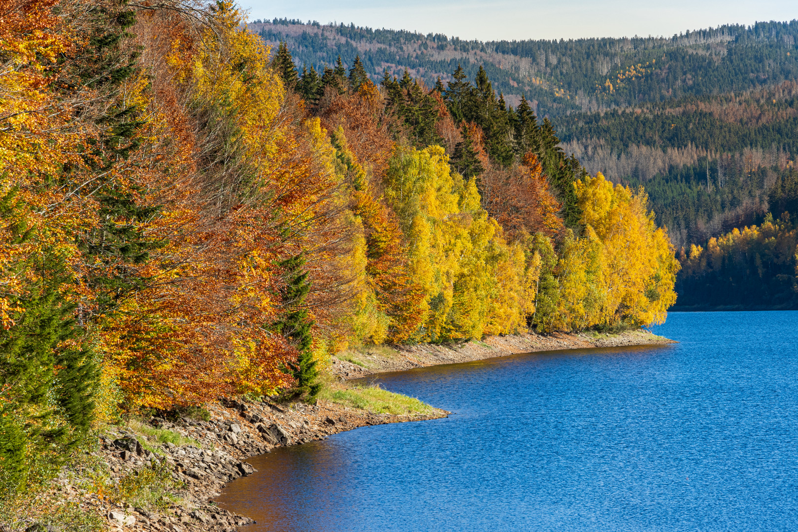 Herbst an der Talsperre