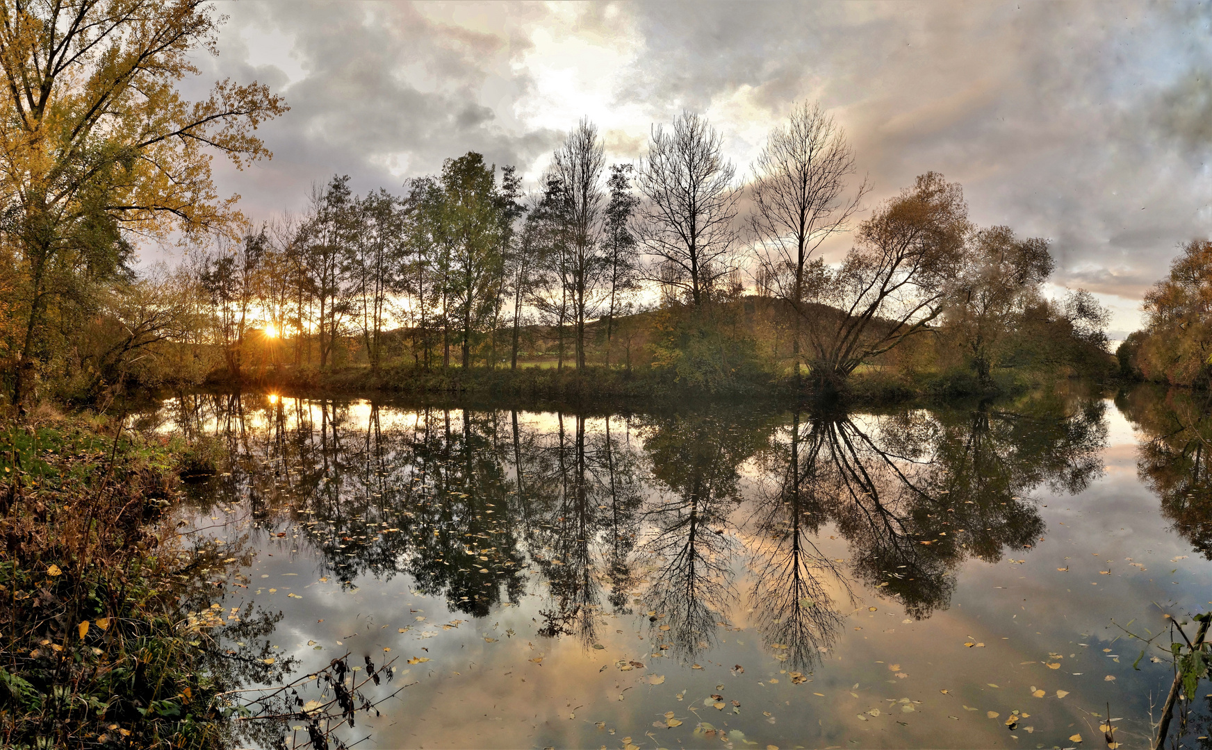 Herbst an der Tauber .