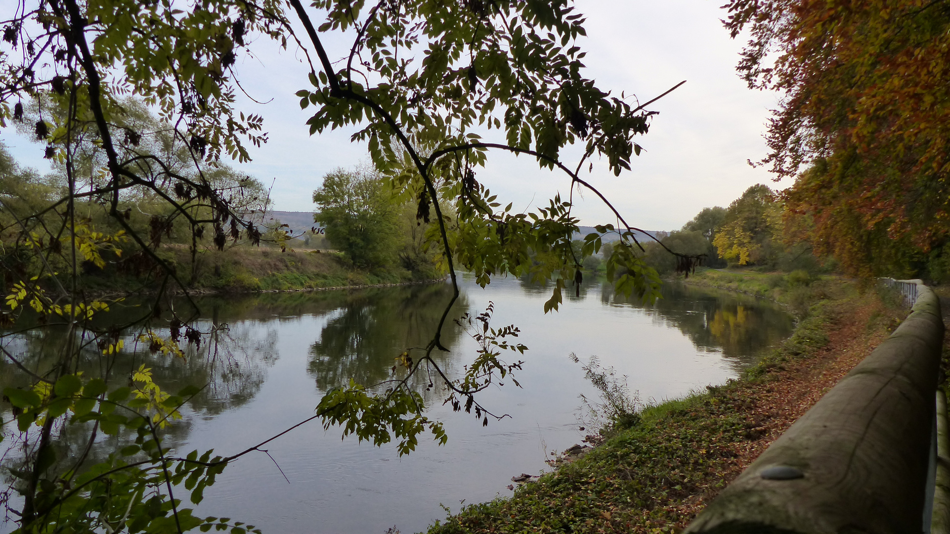 Herbst an der Weser in Albaxen