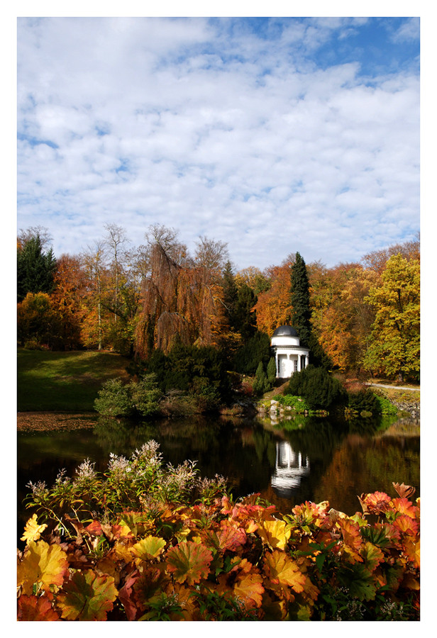 Herbst im Bergpark: Apollotempel