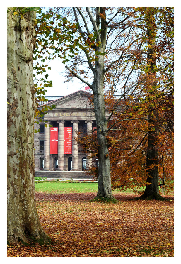 Herbst im Bergpark: Portal Schloß Wilhelmshöhe