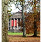 Herbst im Bergpark: Portal Schloß Wilhelmshöhe