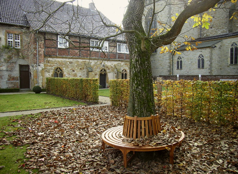 Herbst im Klosterhof