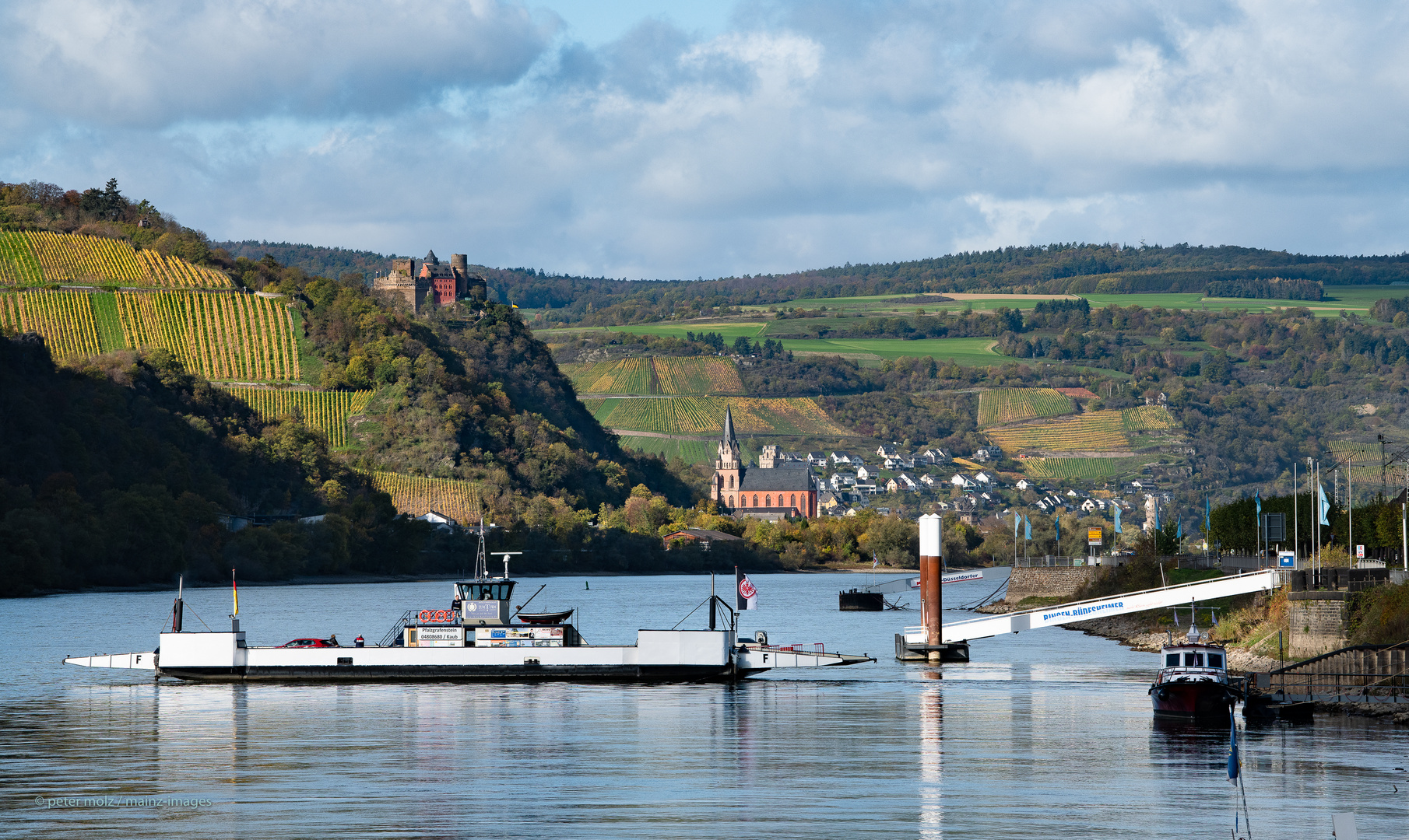 Herbst im Mittelrheintal - Blick von Kaub Richtung Oberwesel