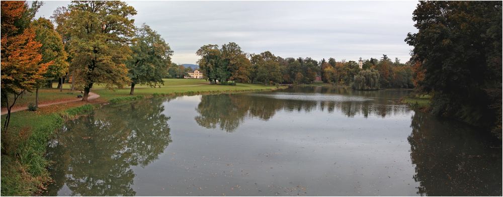 Herbst im Park Schönbusch . . .