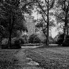 Herbst im Park und Größenwahn im Hintergrund