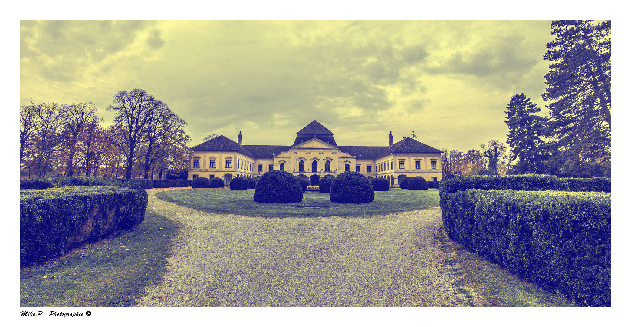 HERBST IM SCHLOSSPARK 01