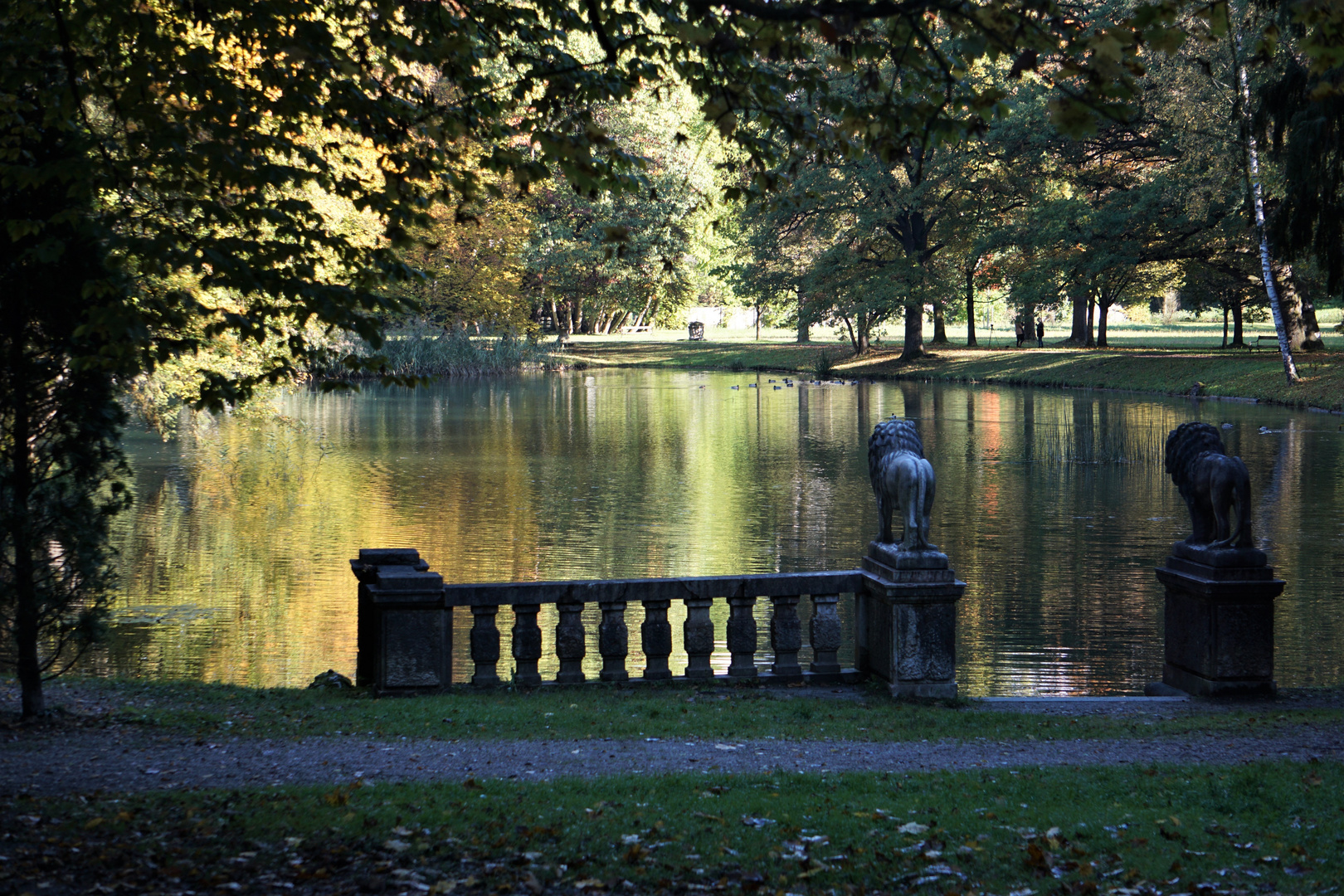 Herbst im Schlosspark Matzen 