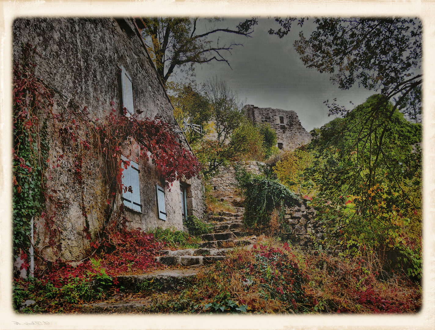 HERBST  in alten Gemäuern