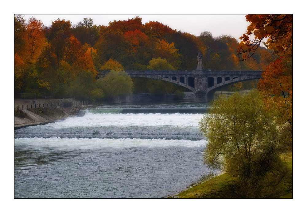 Herbst in München (Isar)