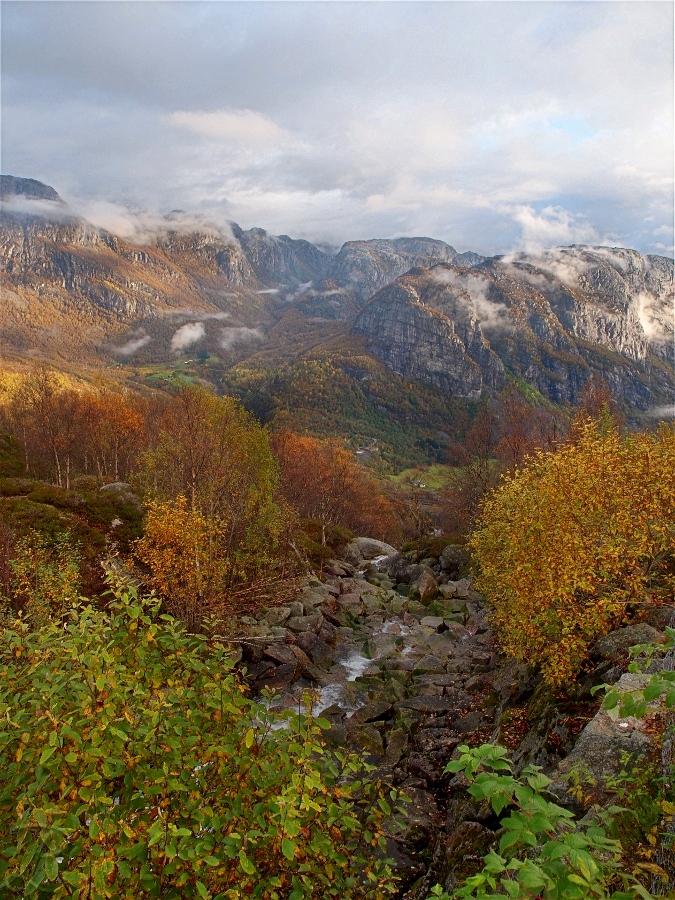 Herbst in Norwegen beim Lysefjord