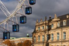 Herbst in Stuttgart - Riesenrad am Neuen Schloß