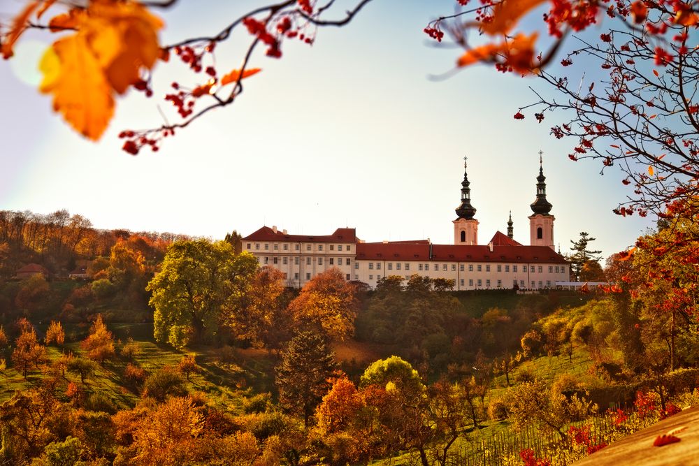 Herbst mit Kloster