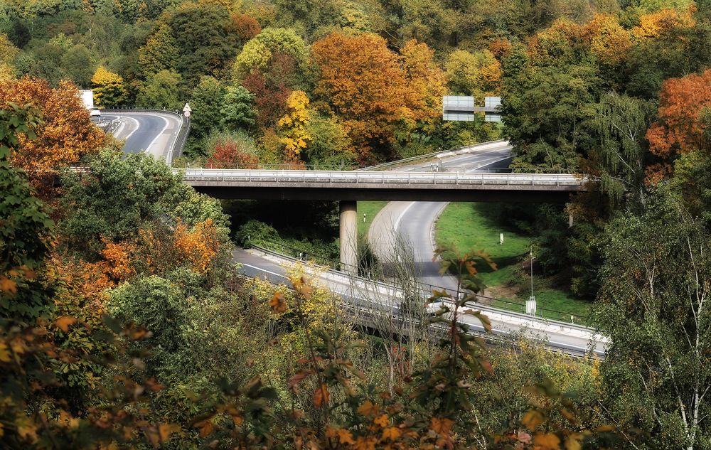 Herbst um die Duisburger Autobahn von Maduto 