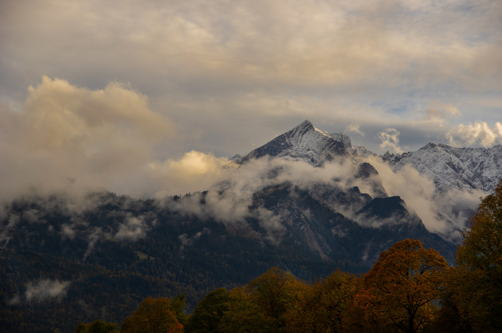 ...Herbst unter der Alpspitze....