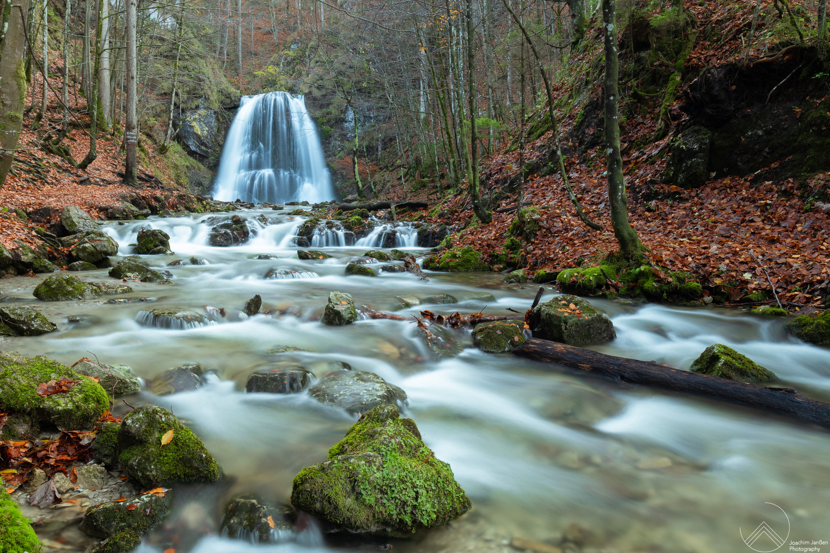 Herbst-Wasserfall