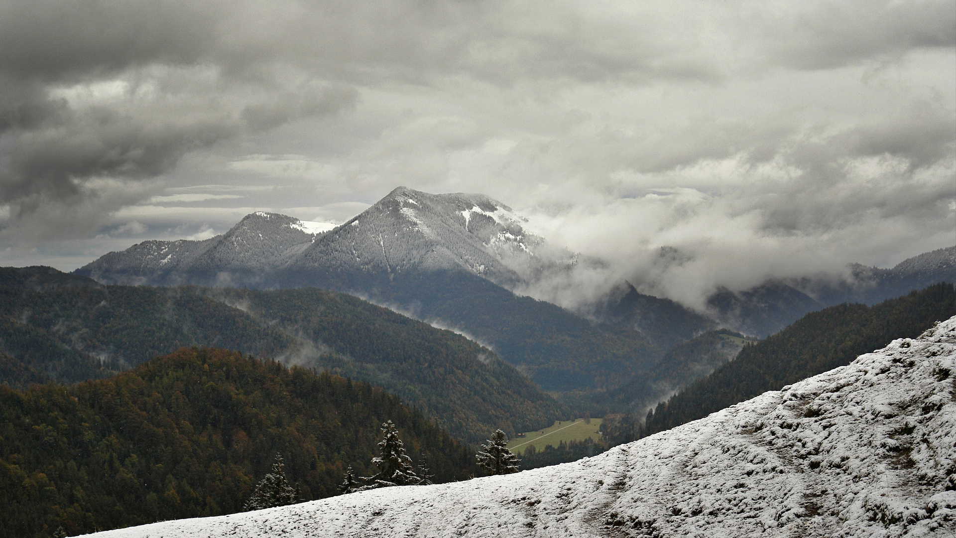 Herbst -Winter auf der Almhütte