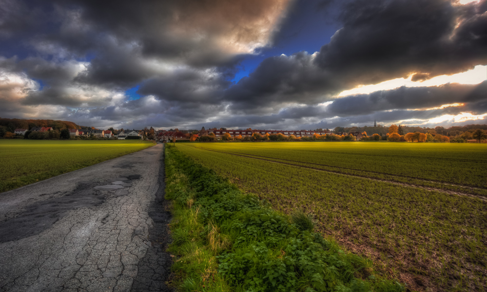 Herbst, Wolken, Feld.