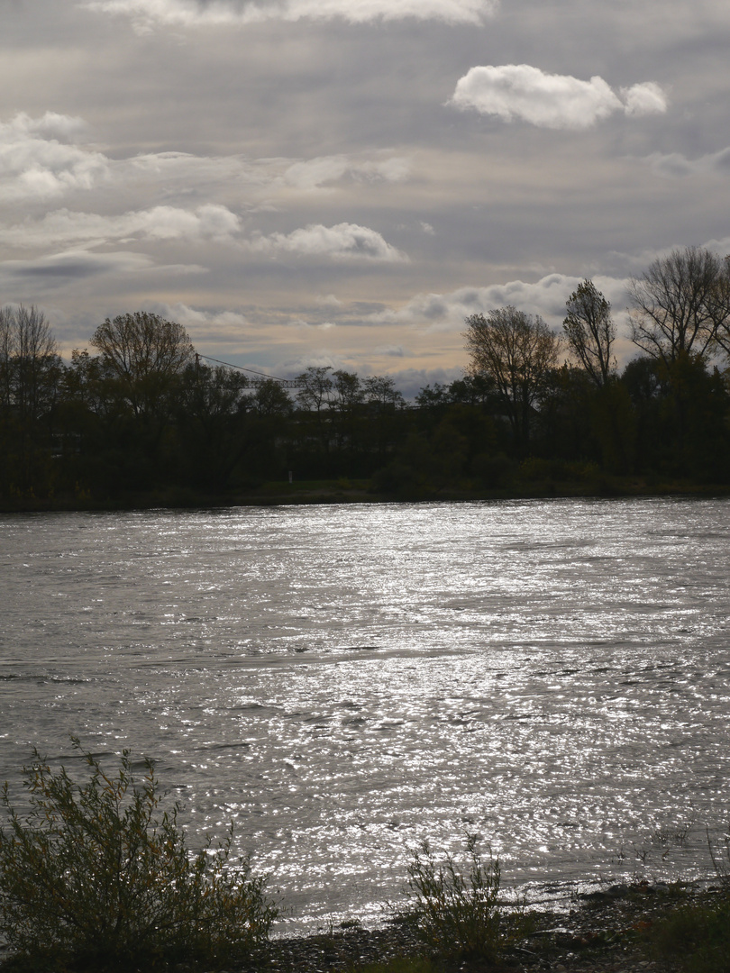 Herbst - Wolkenzug über dem Rhein