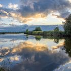 Herbstabend am Fluss