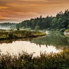 Herbstabend am Fluss