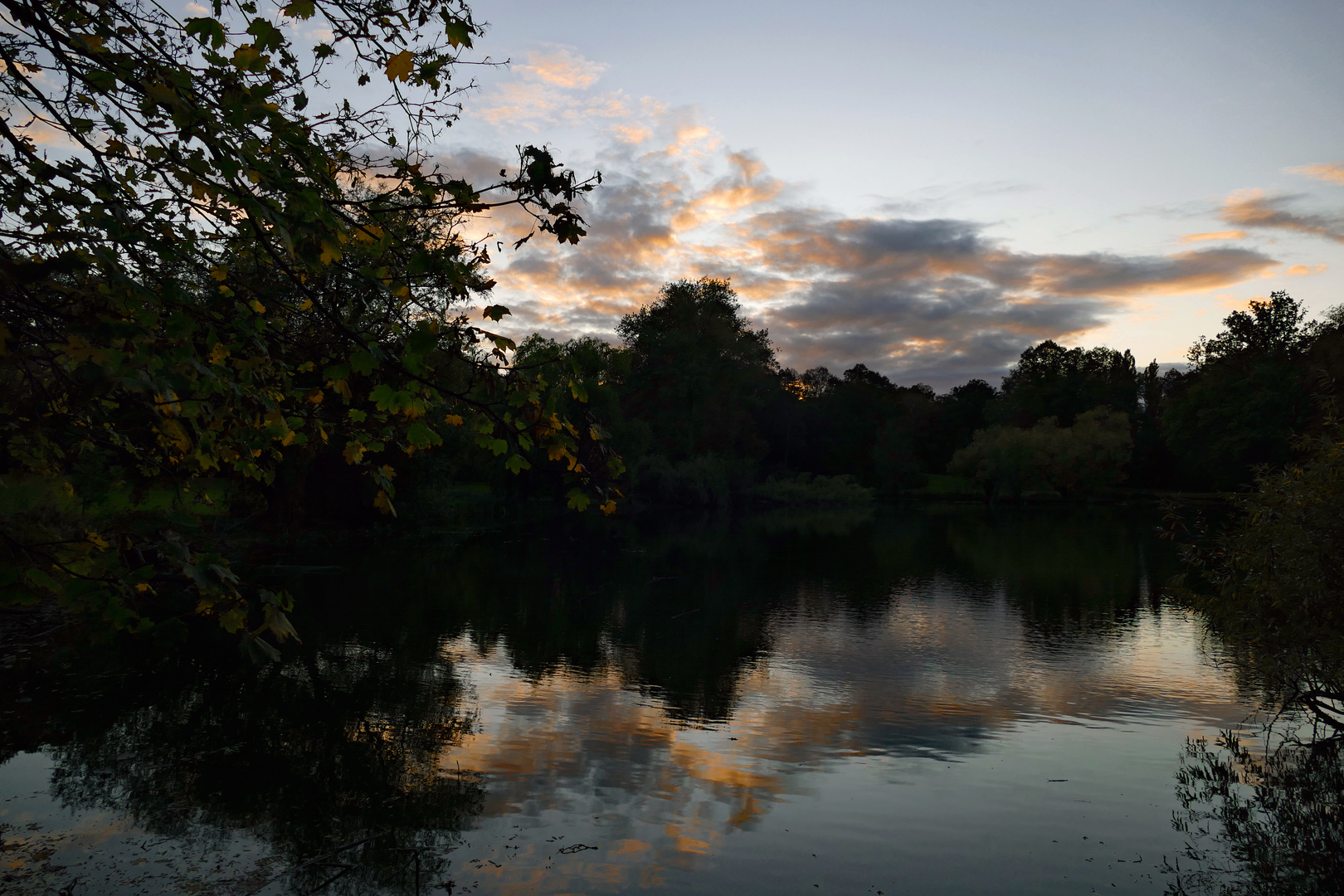 Herbstabend am See