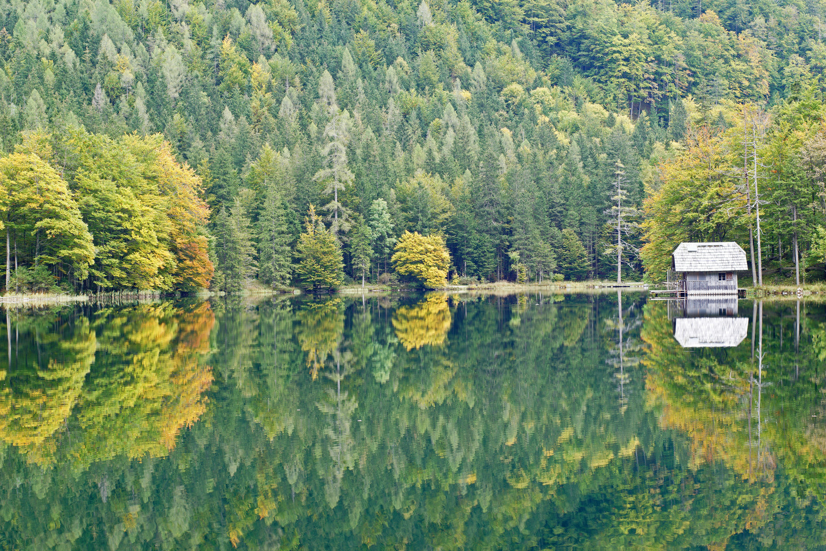 Herbstbeginn am Hinteren Langbathsee