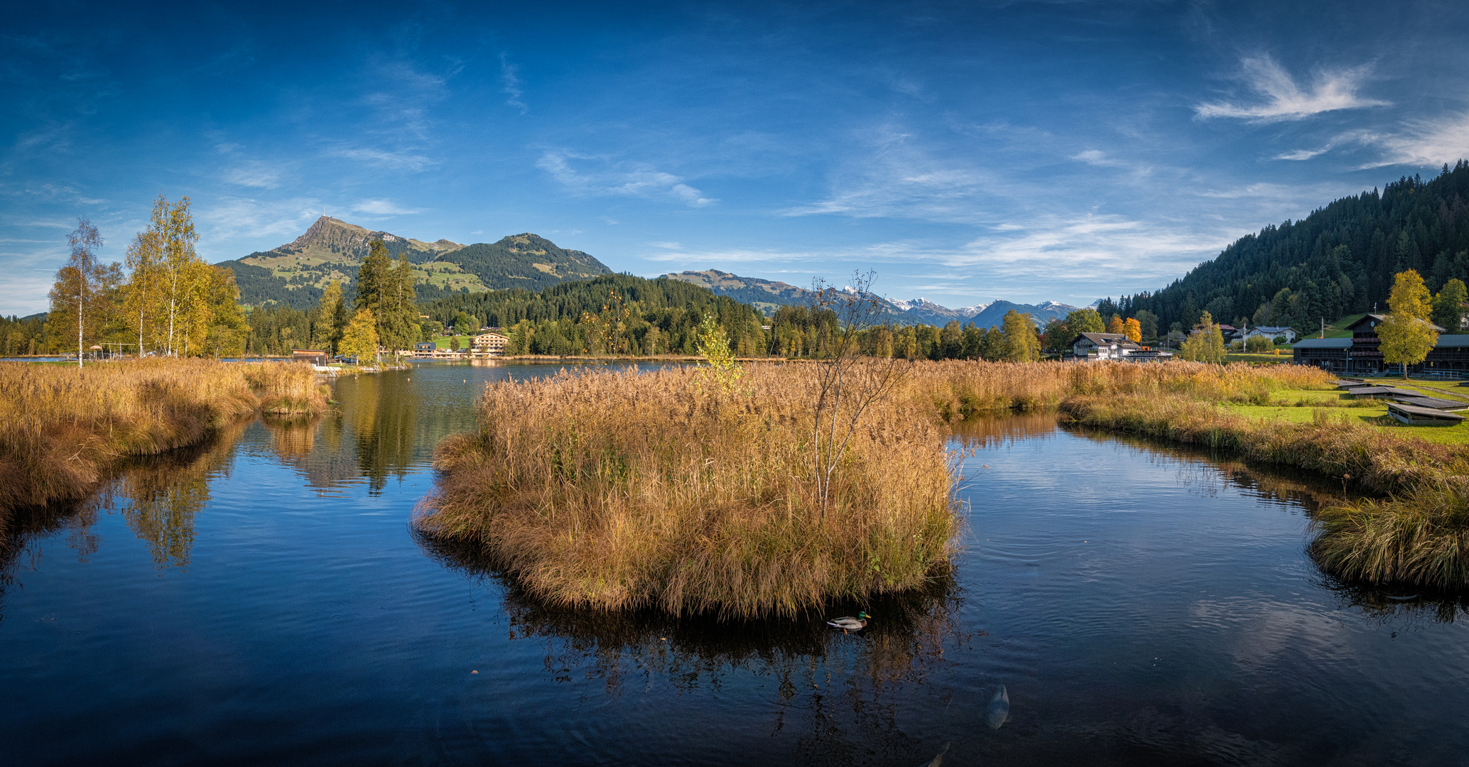 Herbstbeginn am Schwarzsee bei Kitzbühel