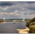 Herbstblick auf den Rhein mit Mühlheimer Brücke