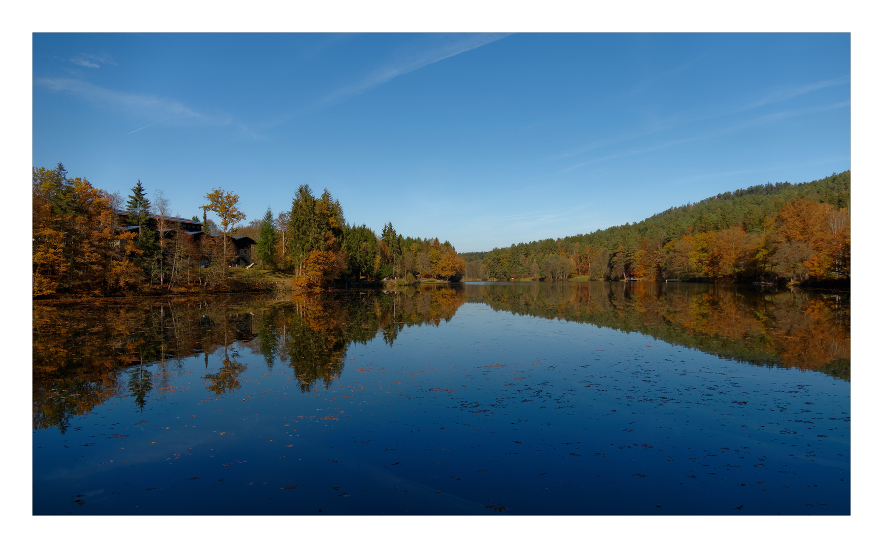 Herbstfarben am Dreiburgensee