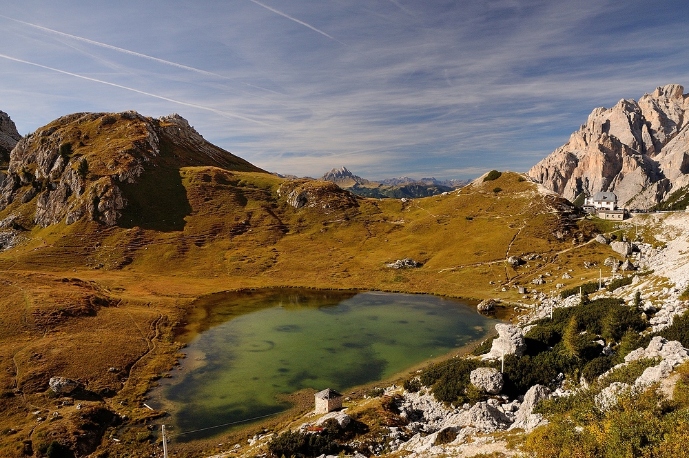 Herbstfarben am Falzàrego Pass (Dolomiten), manchmal hat man das Gefühl in...