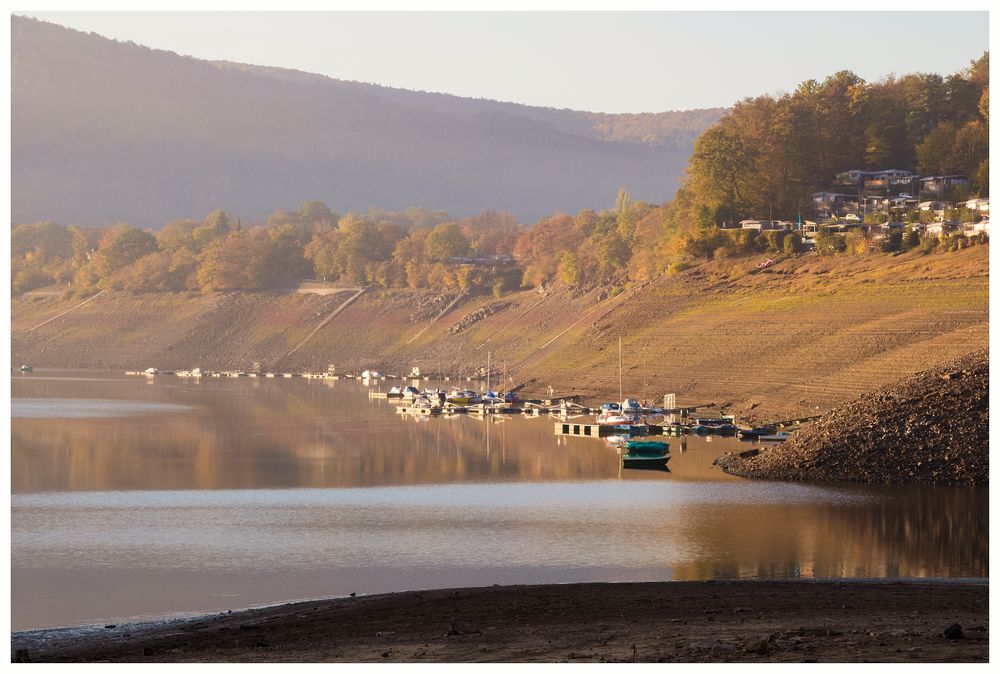 Herbstfarben am See