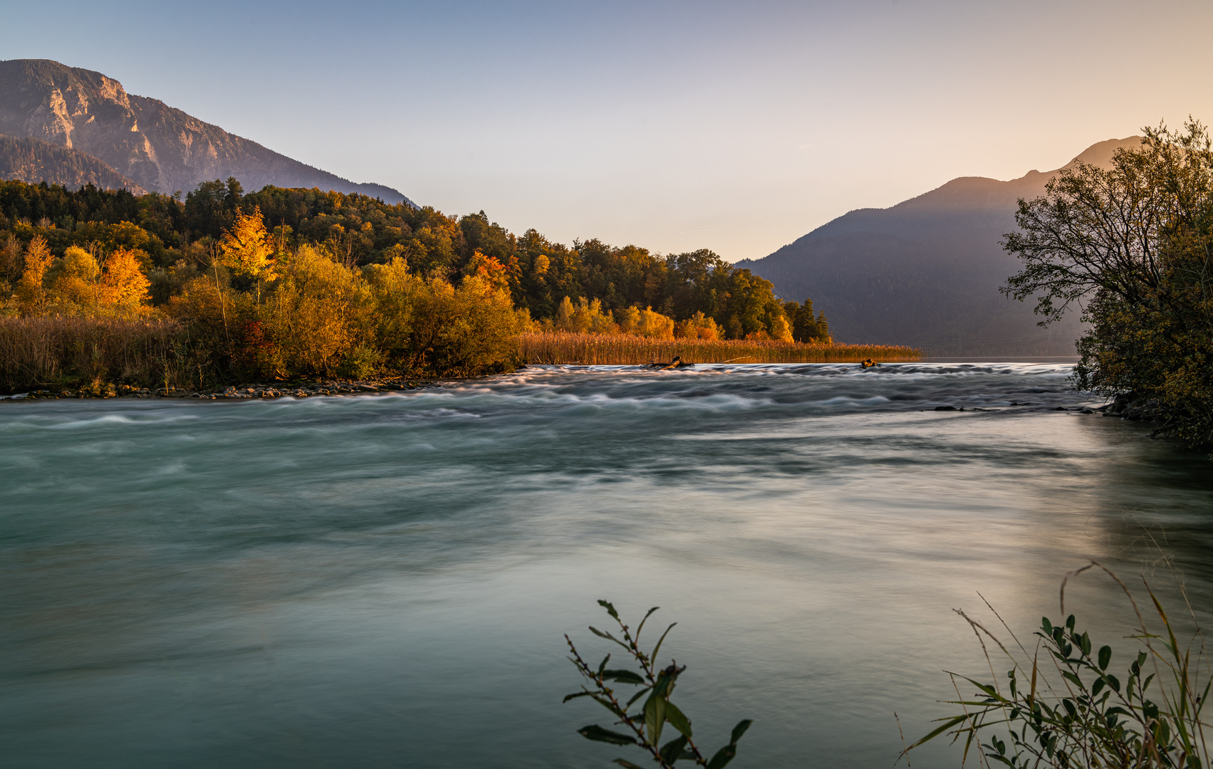 Herbstfarben an der Loisach