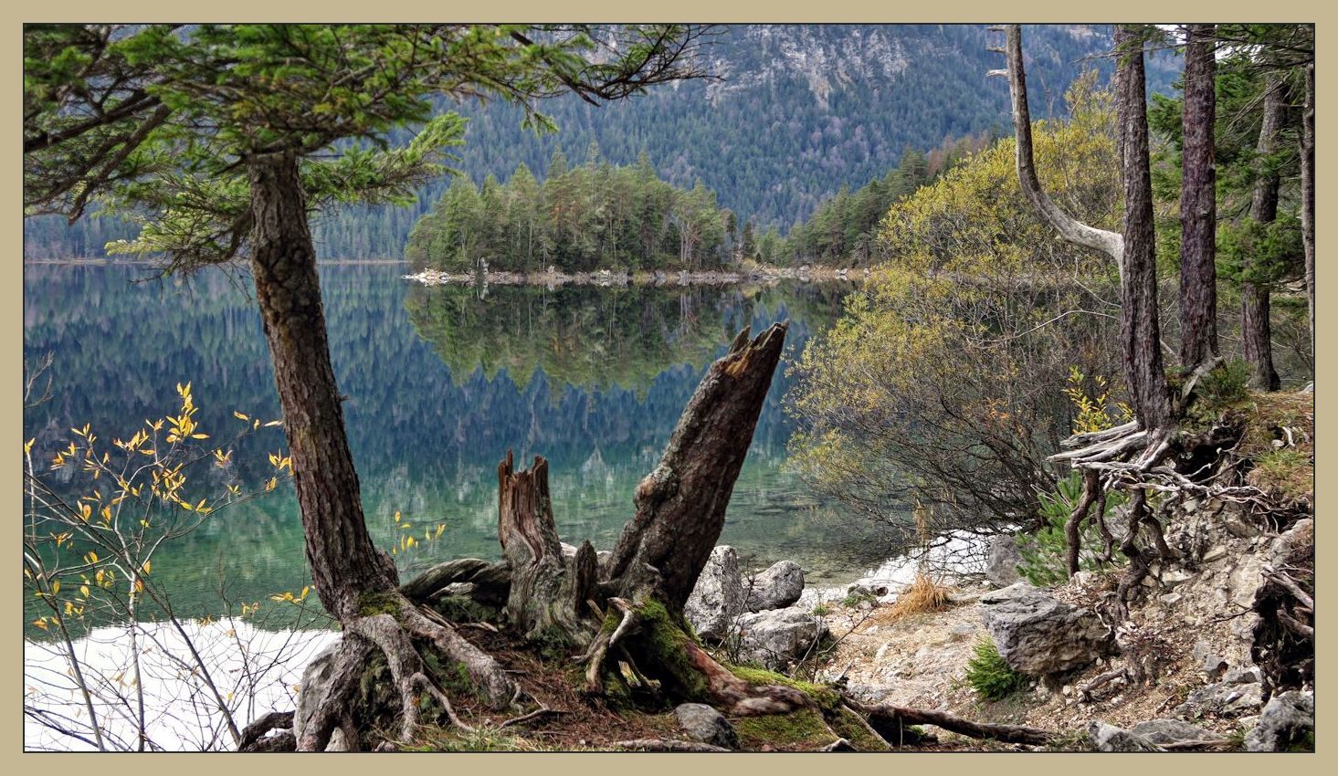 Herbstfarben des Eibsees