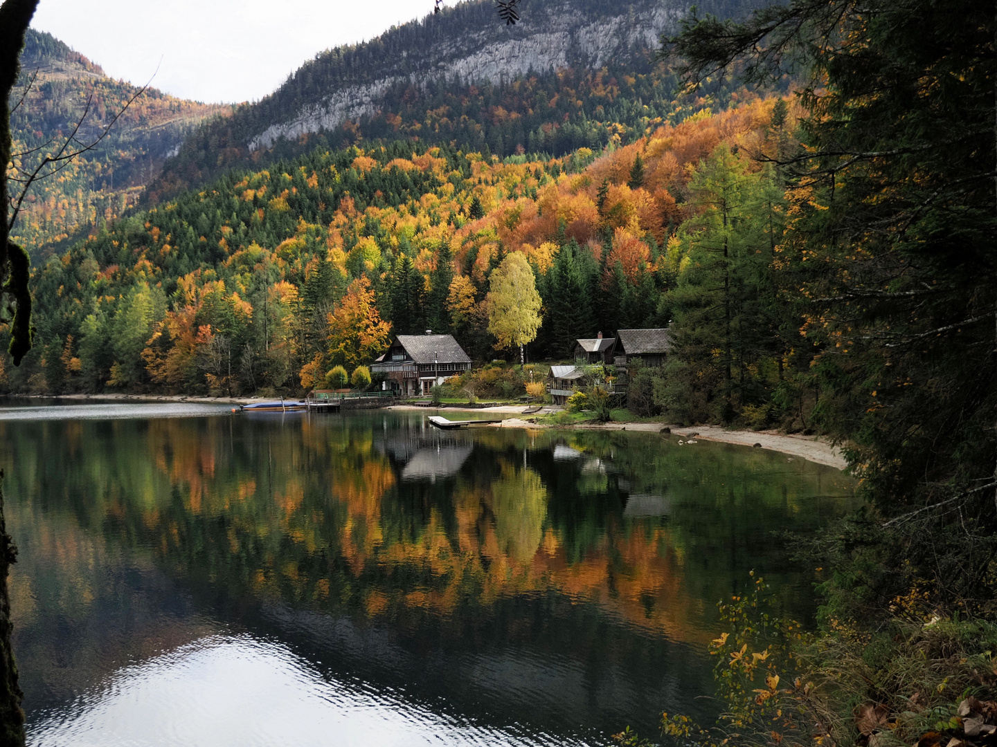 Herbstfarben im See