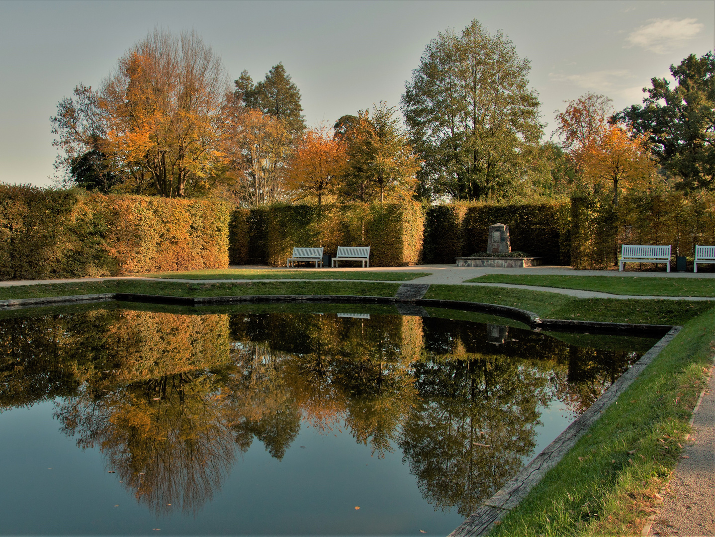 Herbstfarben im Spiegelteich...