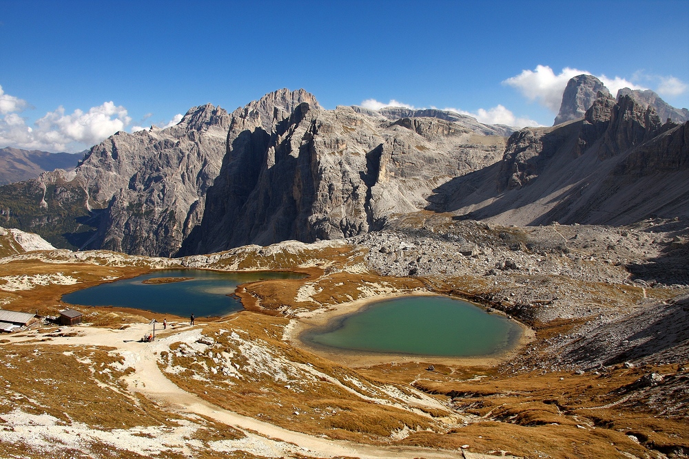 Herbstfarben in den Sextener Dolomiten. Im Vordergrund die...