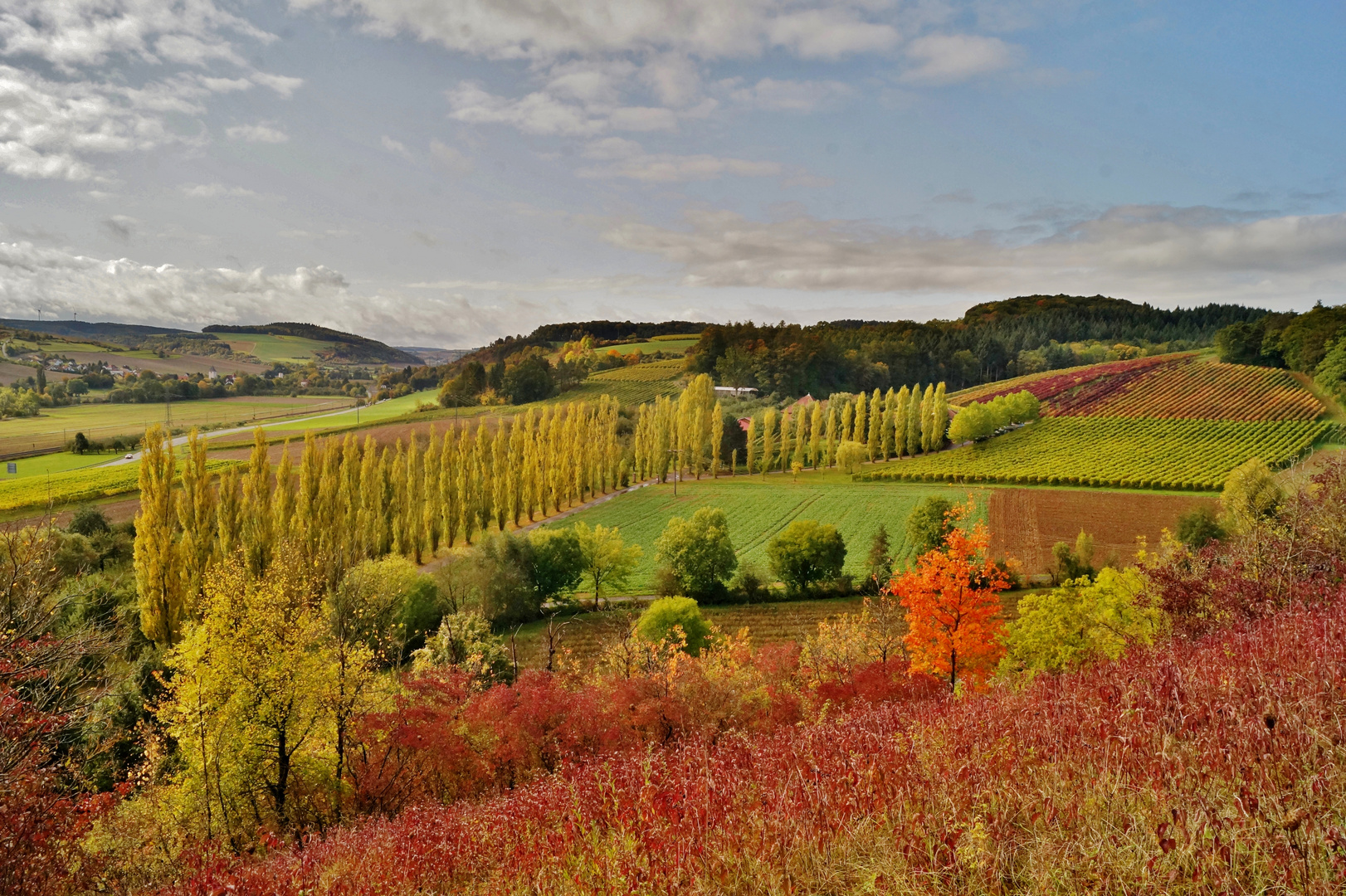 Herbstfarben über dem Tauber-und Umpfertal.