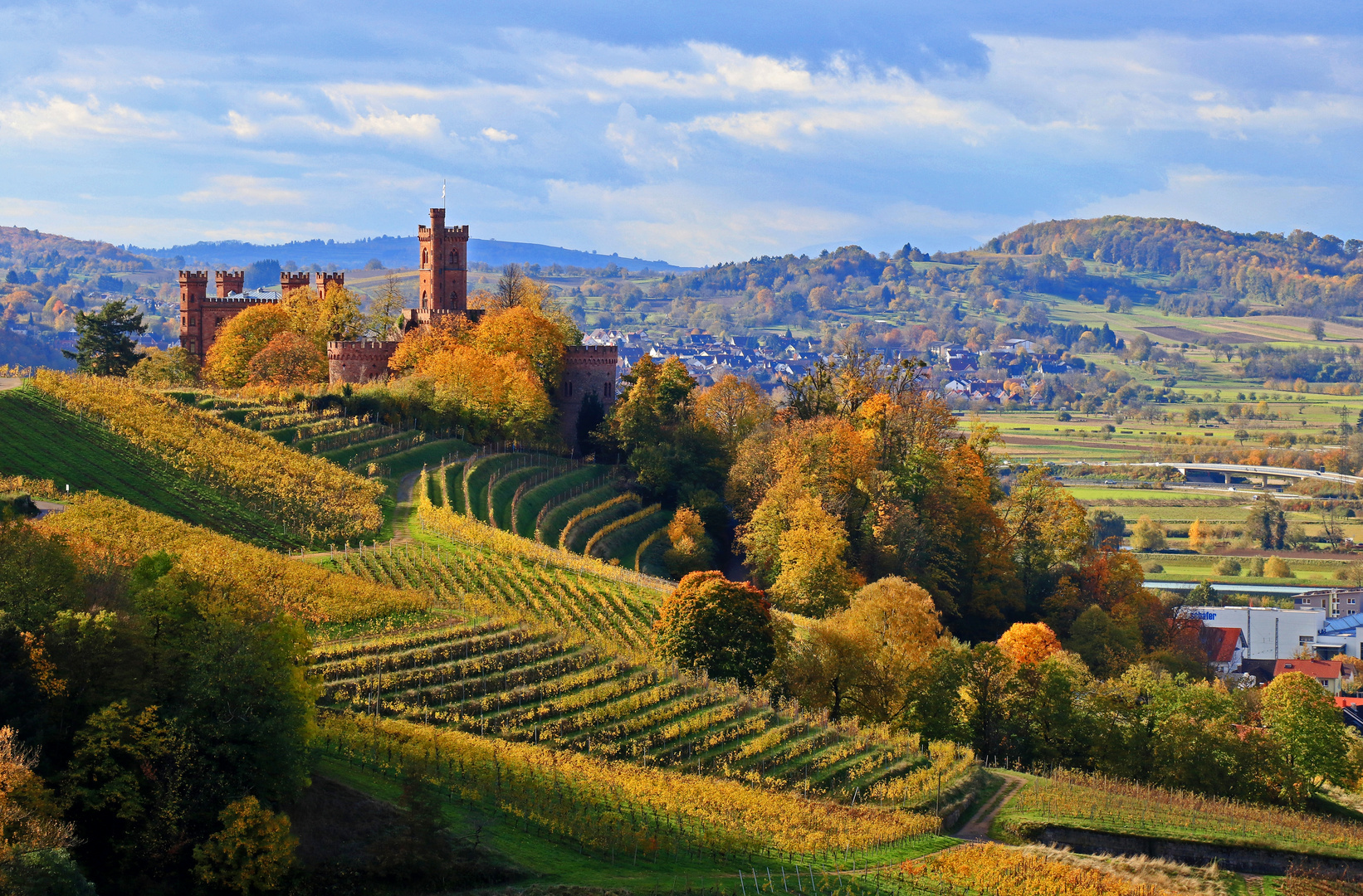 Herbstfarben unter dem Ortenberger Schloss