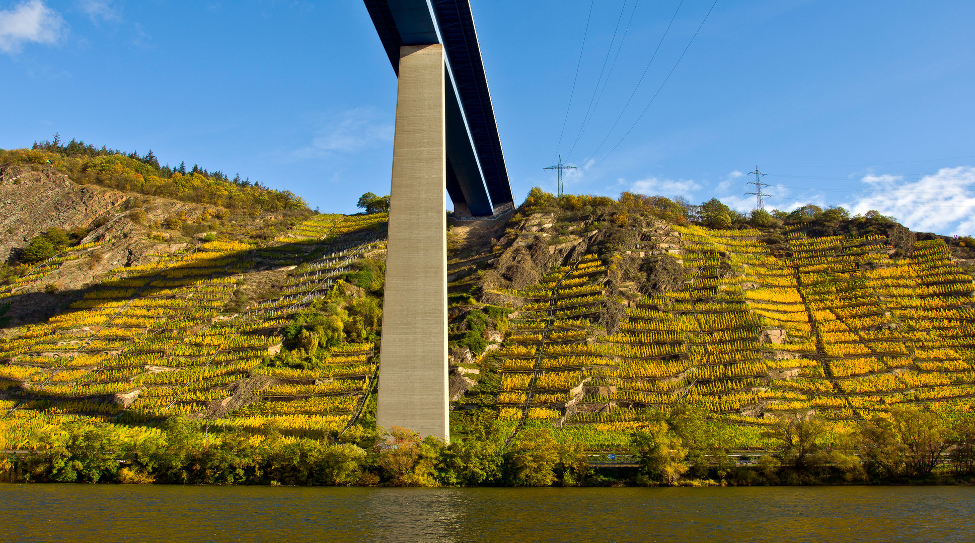 Herbstfarben, Unter der Moseltalbrücke