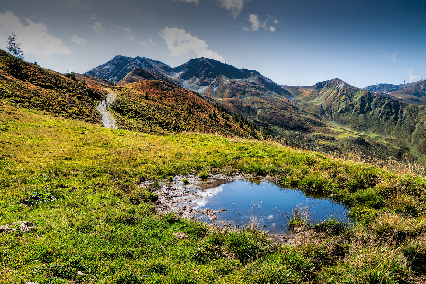 Herbstfarbene Berge