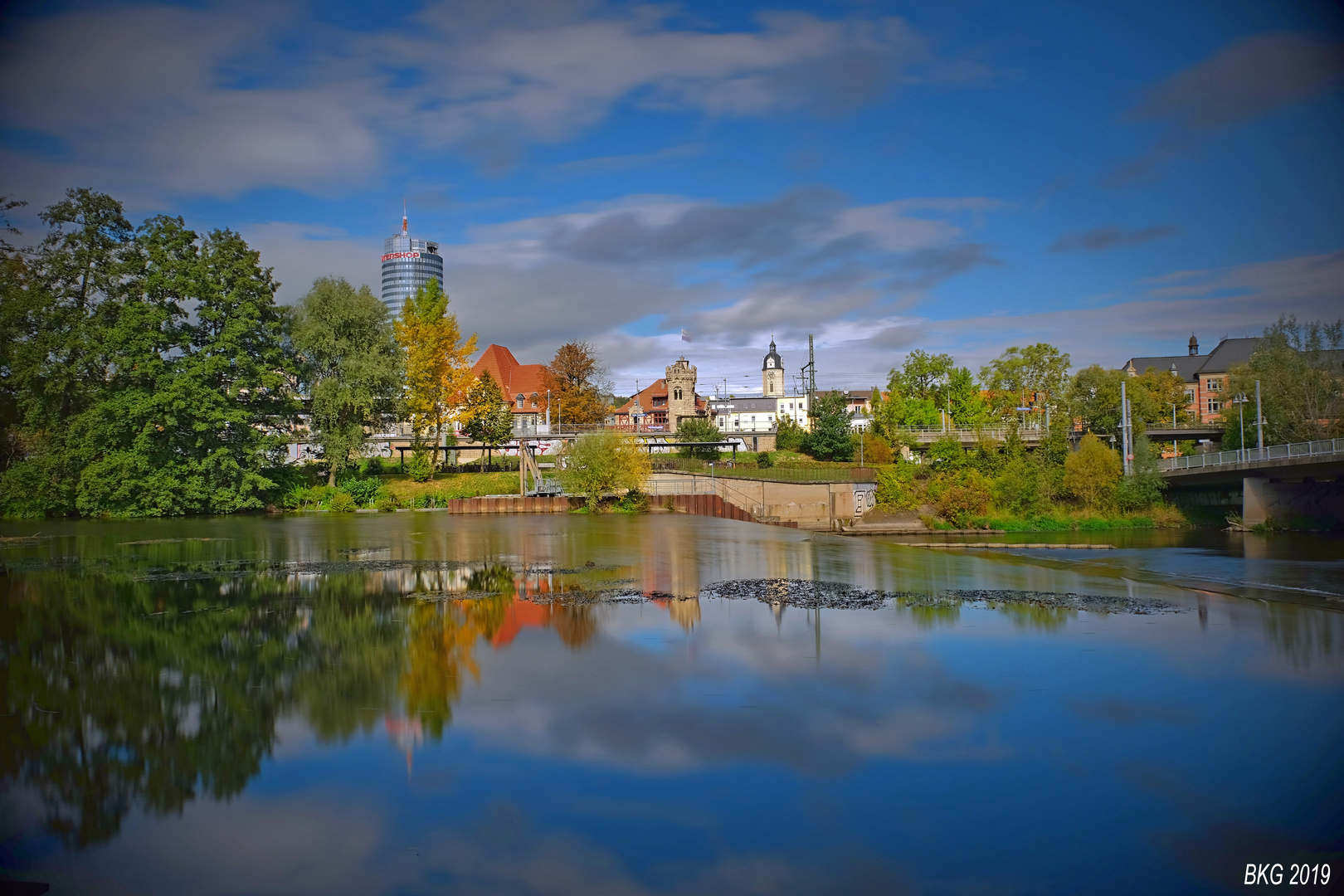 Herbstfarbenpracht im Saale-Spiegel