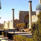 Herbstflair am Registanplatz in Samarkand