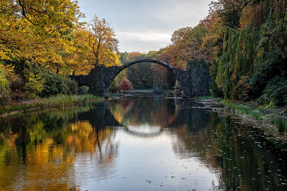 Herbstflair an der Rakotzbrücke