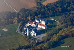 Herbstflug über das Koptische Kloster in Kröffelbach (Lahn-Dill-Kreis)