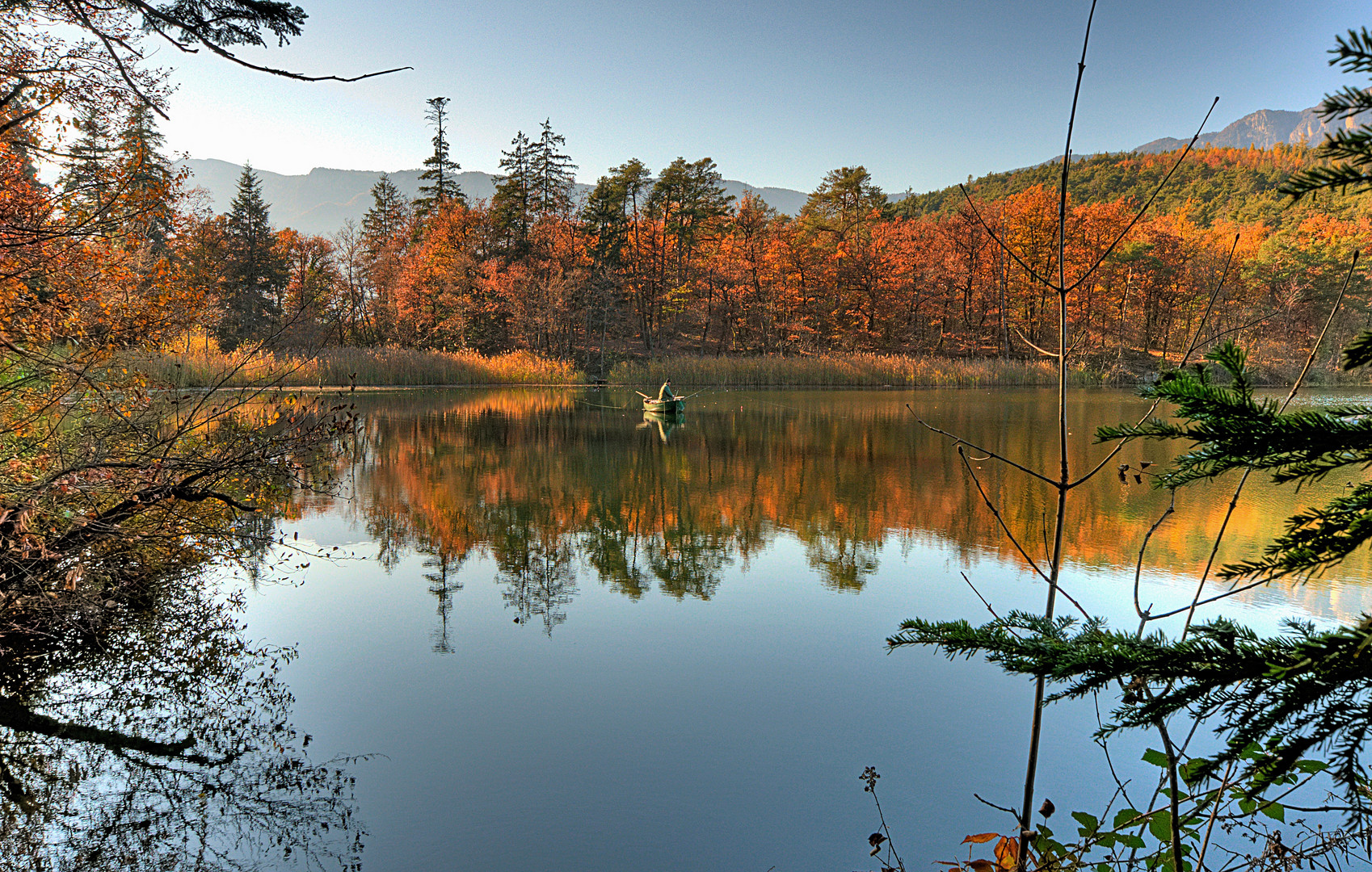 Herbstidylle am kleinen Montiggler See