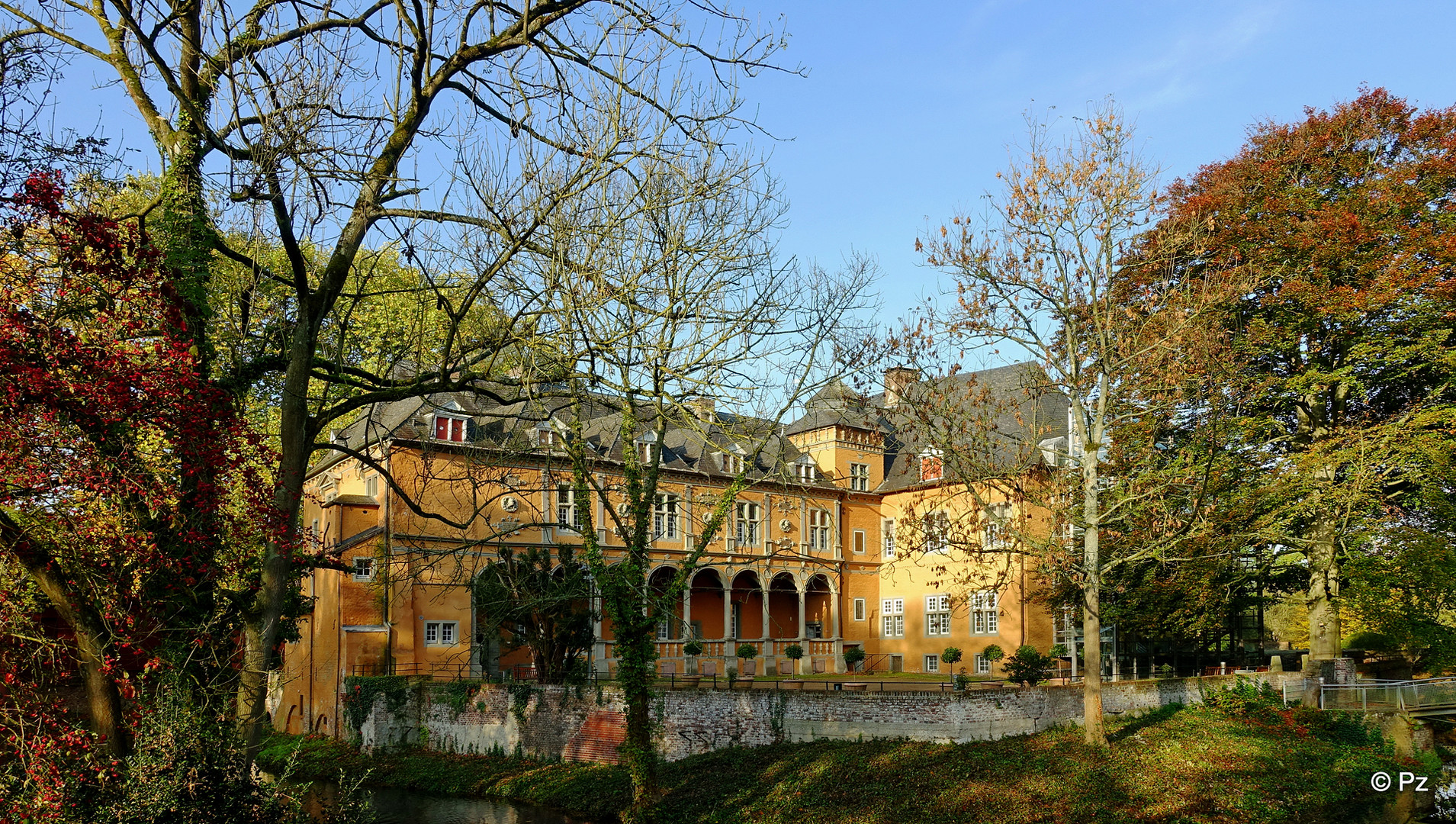 Herbstimpressionen in der Parklandschaft von Schloss Rheydt ...