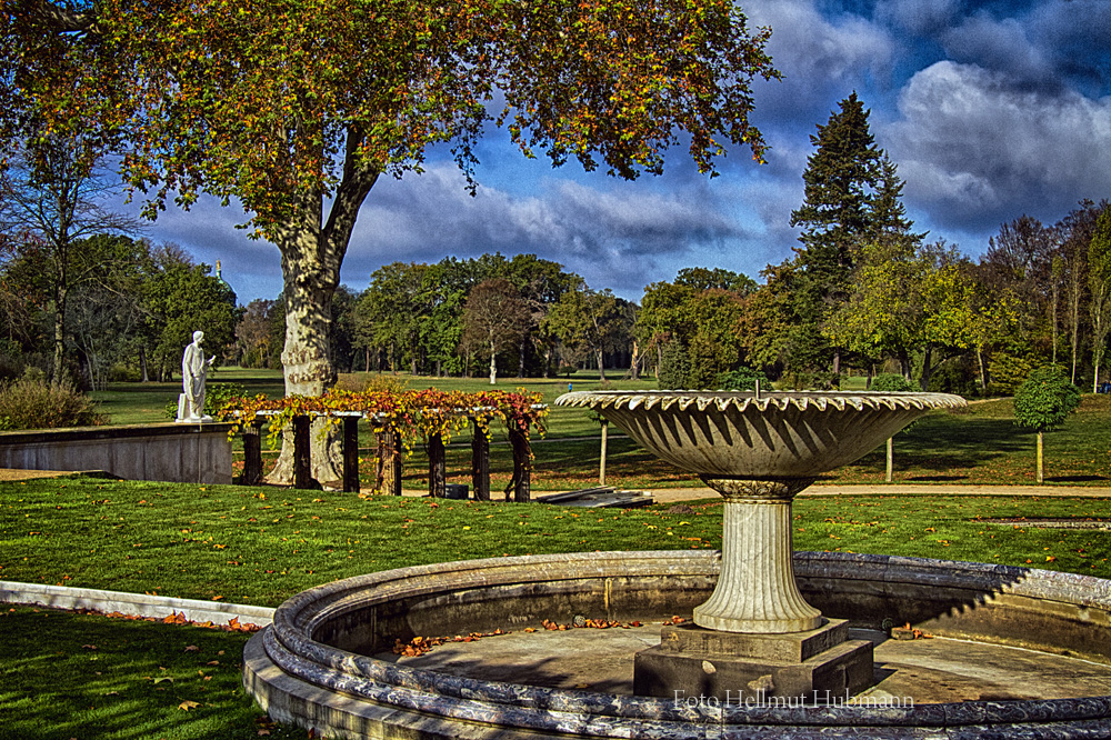 HERBSTLANDSCHAFT IM PARK