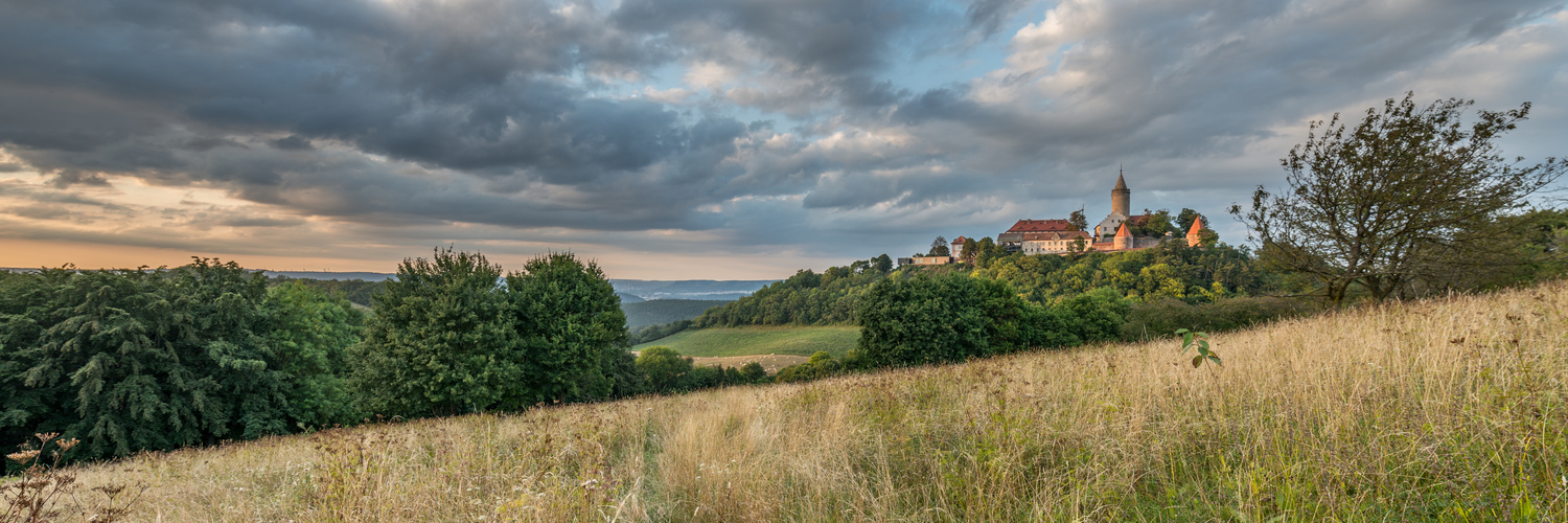 Herbstlandschaft mit Burg