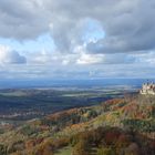 Herbstlandschaft mit Burg Hohenzollern bei Hechingen